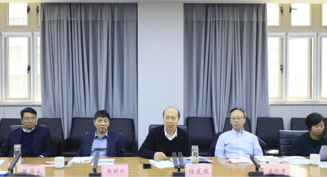 B体育在线平台（中国）官网乳业集团党委书记、董事长唐洪峰一行赴中原食品实验室同中国工程院院士、中原食品实验室主任任发政座谈交流