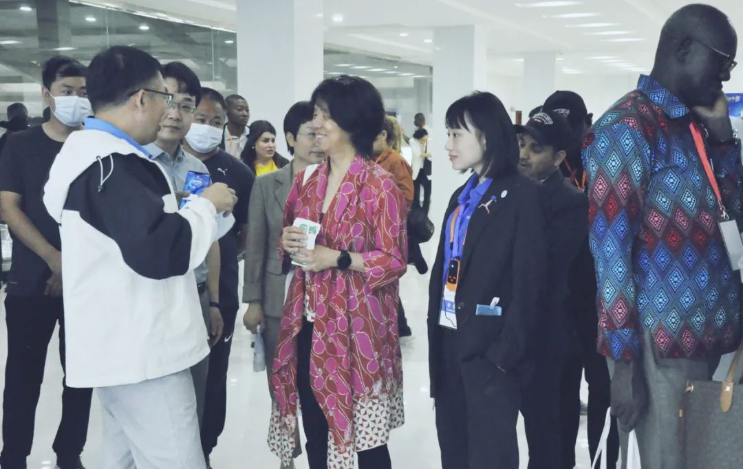 北京大学南南合作与发展学院教授、全球伙伴关系主任周咏梅一行莅临B体育在线平台（中国）官网平舆瑞亚牧业参观调研