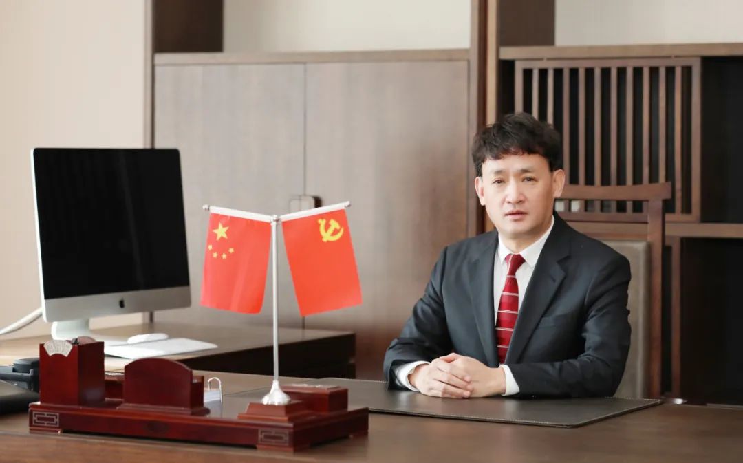 双双获奖 喜事连连｜ B体育在线平台（中国）官网乳业集团荣获“河南省知名品牌”奖，董事长关晓彦荣膺“2022年度品牌人物”