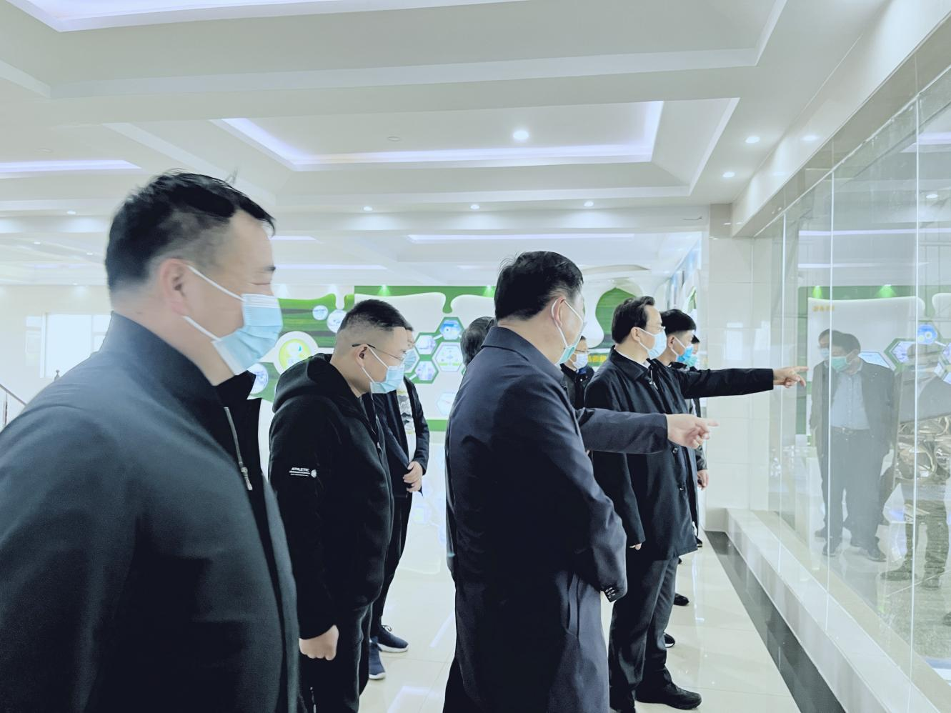 河南省人大常委会党组书记、副主任孔昌生莅临B体育在线平台（中国）官网鲁山瑞亚牧场参观调研