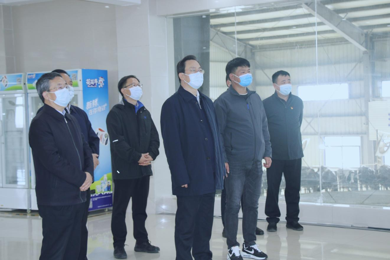 河南省人大常委会党组书记、副主任孔昌生莅临B体育在线平台（中国）官网鲁山瑞亚牧场参观调研