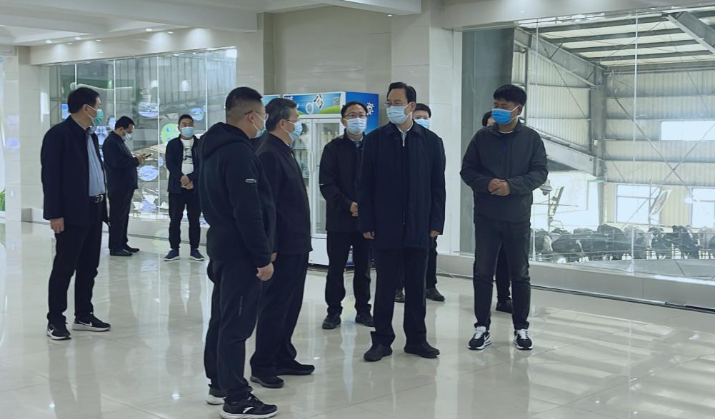 河南省人大常委会党组书记、副主任孔昌生莅临B体育在线平台（中国）官网鲁山瑞亚牧场参观调研