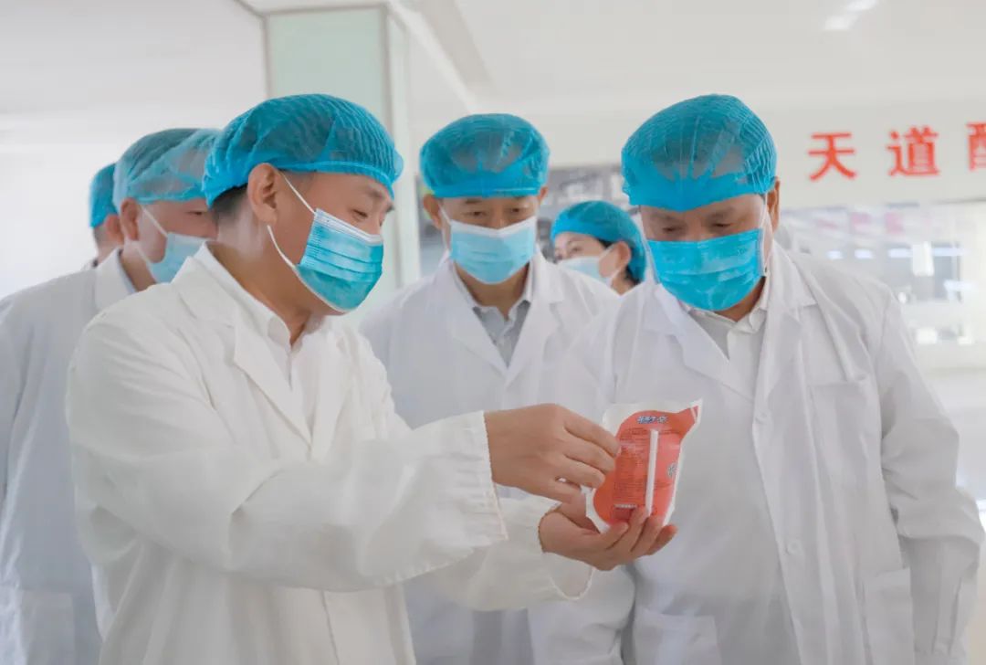 快讯丨河南省人民政府副省长武国定莅临B体育在线平台（中国）官网乳业集团瑞亚牧业调研奶源基地建设情况