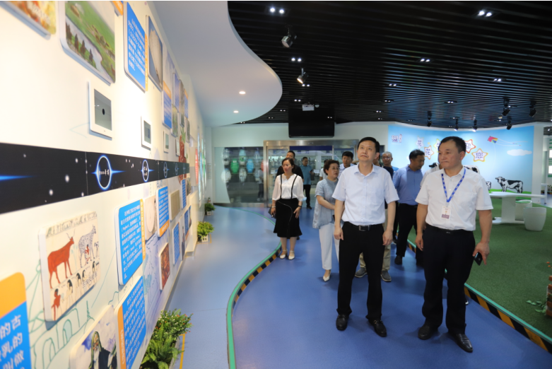 快讯|郑州市二七区委副书记、区长虎荣鑫莅临河南B体育在线平台（中国）官网乳业集团调研