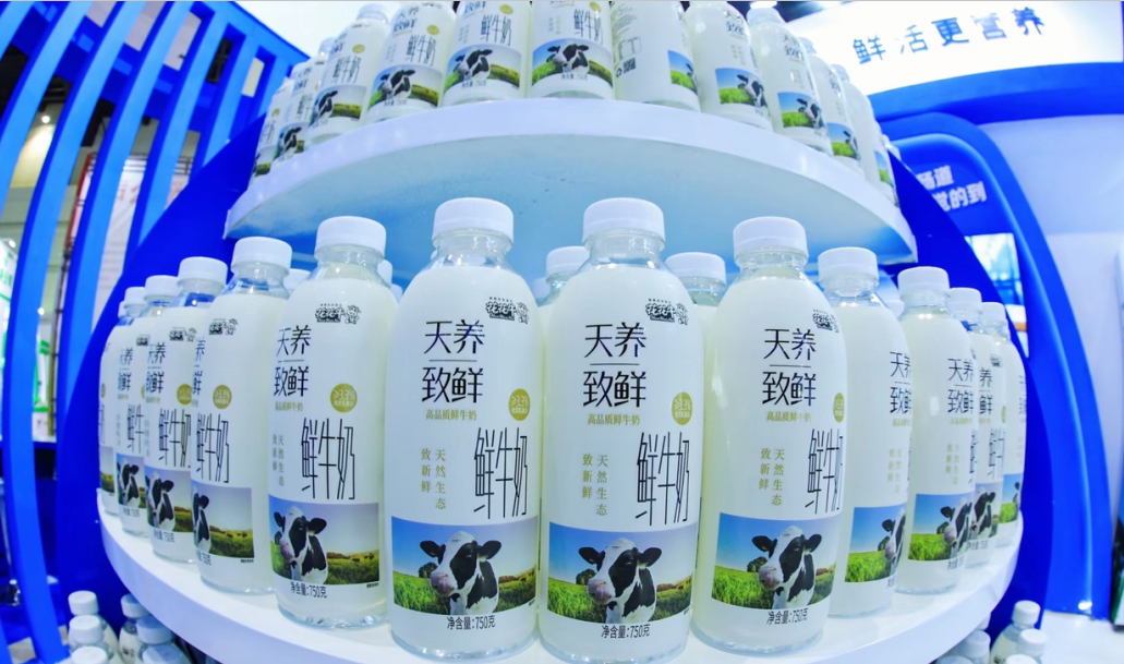 B体育在线平台（中国）官网 | 第34届中原畜牧业交易博览会开幕河南省人民政府副省长武国定莅临B体育在线平台（中国）官网展台参观