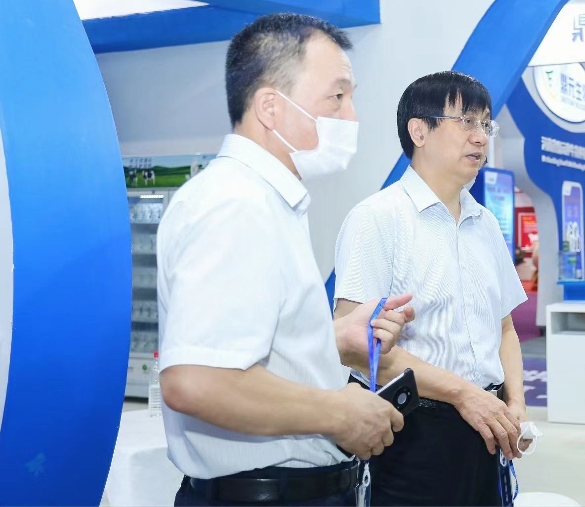 B体育在线平台（中国）官网 | 第34届中原畜牧业交易博览会开幕河南省人民政府副省长武国定莅临B体育在线平台（中国）官网展台参观