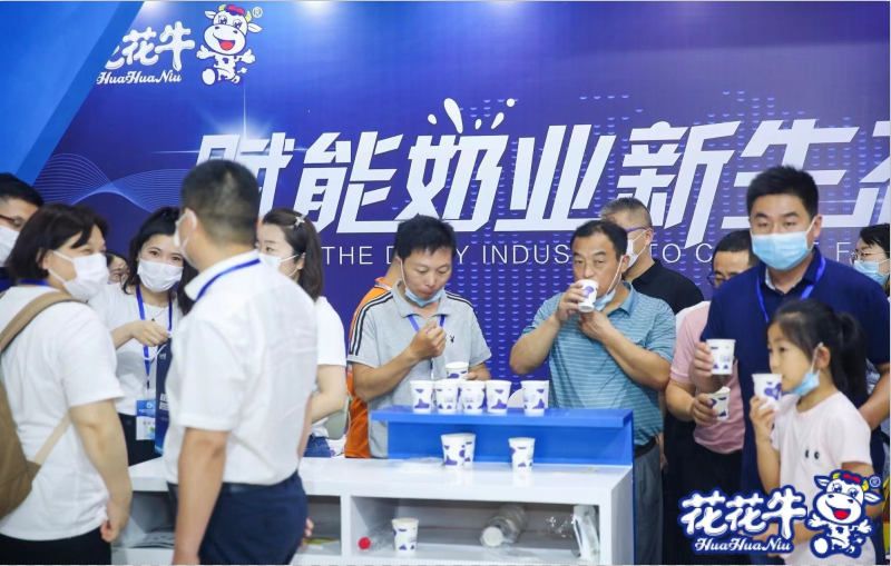 B体育在线平台（中国）官网 | 第34届中原畜牧业交易博览会开幕河南省人民政府副省长武国定莅临B体育在线平台（中国）官网展台参观
