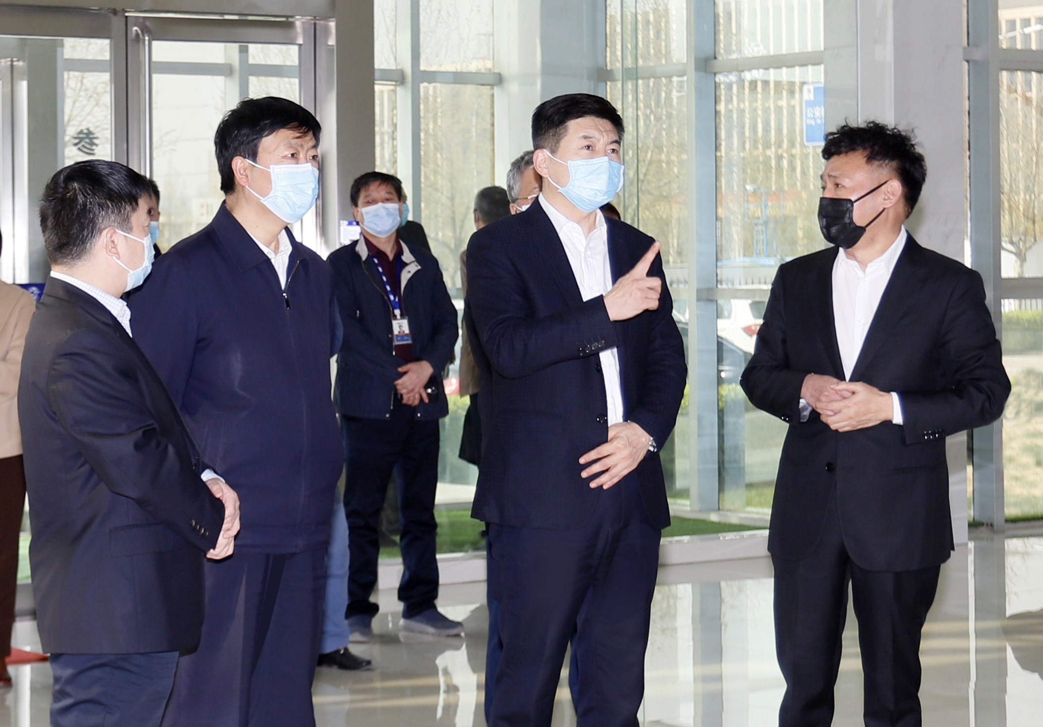 河南省委常委、副省长费东斌莅临 B体育在线平台（中国）官网乳业集团调研