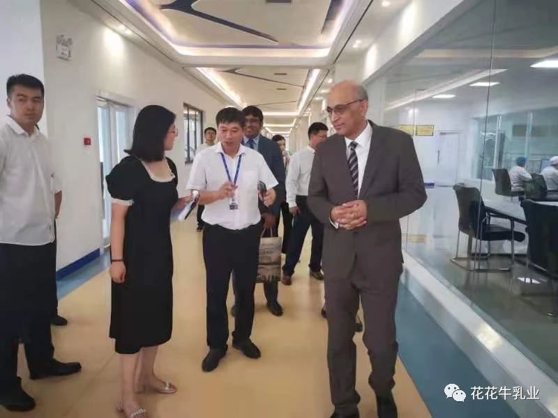 巴基斯坦驻华大使莫因·哈克 莅临B体育在线平台（中国）官网乳业集团参观访问