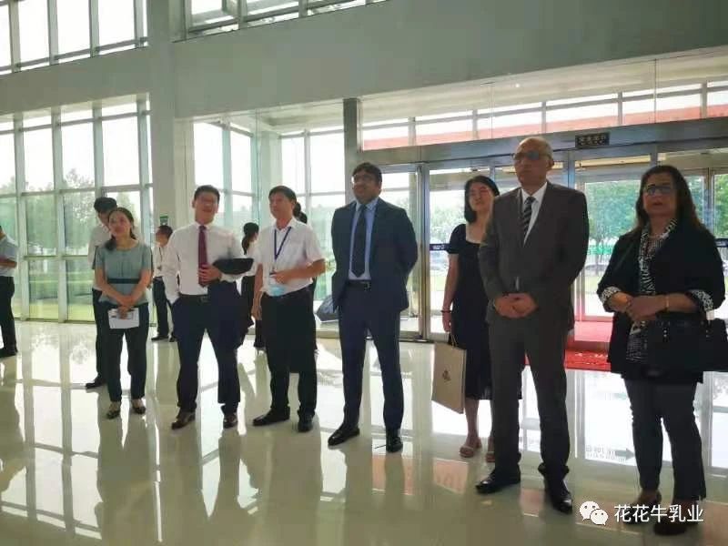 巴基斯坦驻华大使莫因·哈克 莅临B体育在线平台（中国）官网乳业集团参观访问