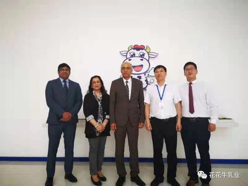巴基斯坦驻华大使莫因·哈克 莅临B体育在线平台（中国）官网乳业集团参观访问