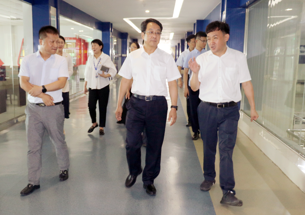 河南省高级人民法院院长胡道才一行莅临B体育在线平台（中国）官网乳业集团开展“万人助万企”活动 助力企业发展
