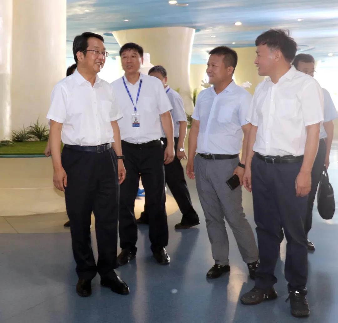 河南省高级人民法院院长胡道才一行莅临B体育在线平台（中国）官网乳业集团开展“万人助万企”活动 助力企业发展