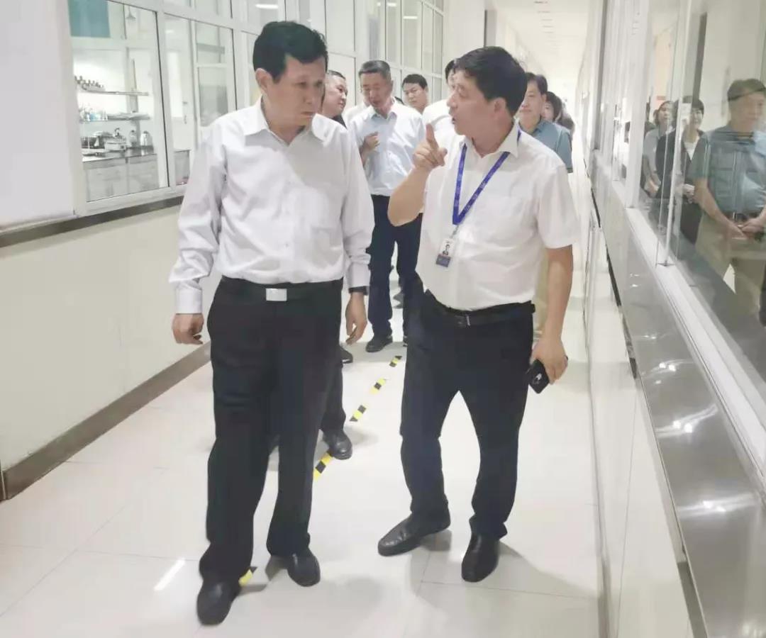 郑州航空港区党工委书记张俊峰莅临郑州B体育在线平台（中国）官网乳制品有限公司调研