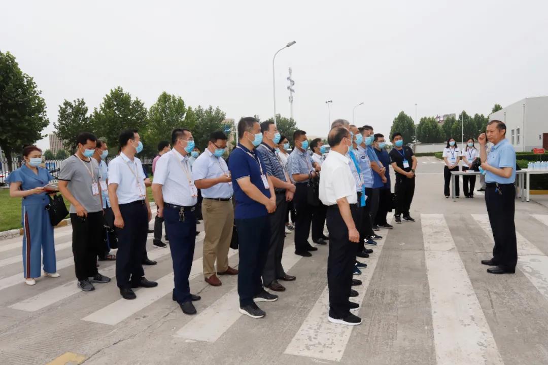 郑州市安全生产双重预防体系建设现场观摩会在B体育在线平台（中国）官网乳业集团郑州分公司召开