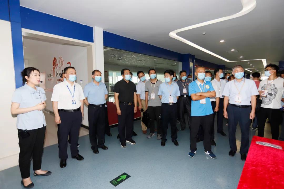 郑州市安全生产双重预防体系建设现场观摩会在B体育在线平台（中国）官网乳业集团郑州分公司召开