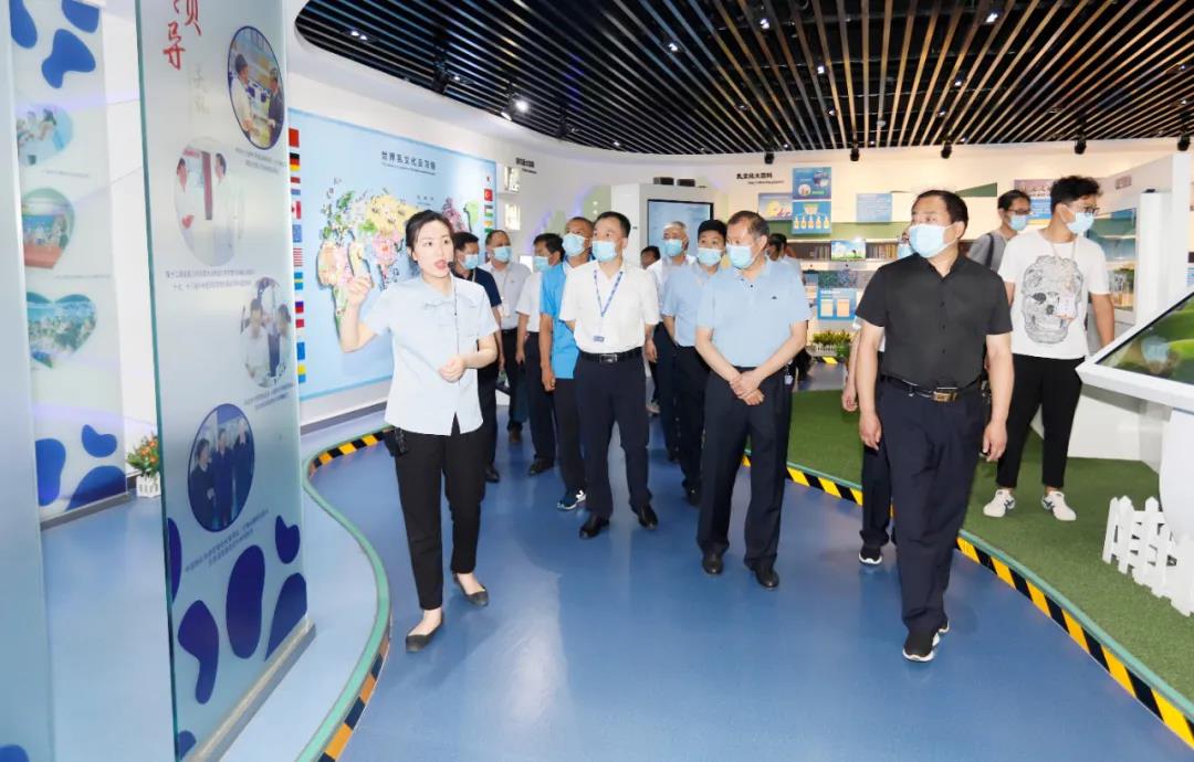 郑州市安全生产双重预防体系建设现场观摩会在B体育在线平台（中国）官网乳业集团郑州分公司召开