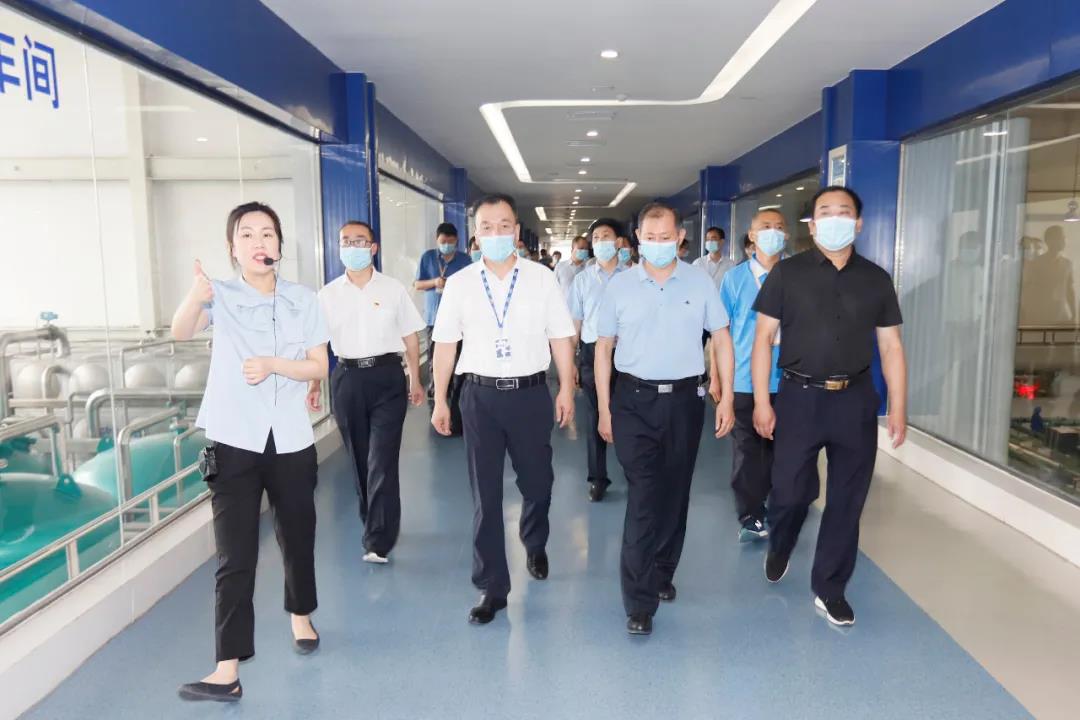 郑州市安全生产双重预防体系建设现场观摩会在B体育在线平台（中国）官网乳业集团郑州分公司召开