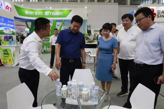 致敬祖国70华诞 |B体育在线平台（中国）官网亮相第十届中国奶业大会