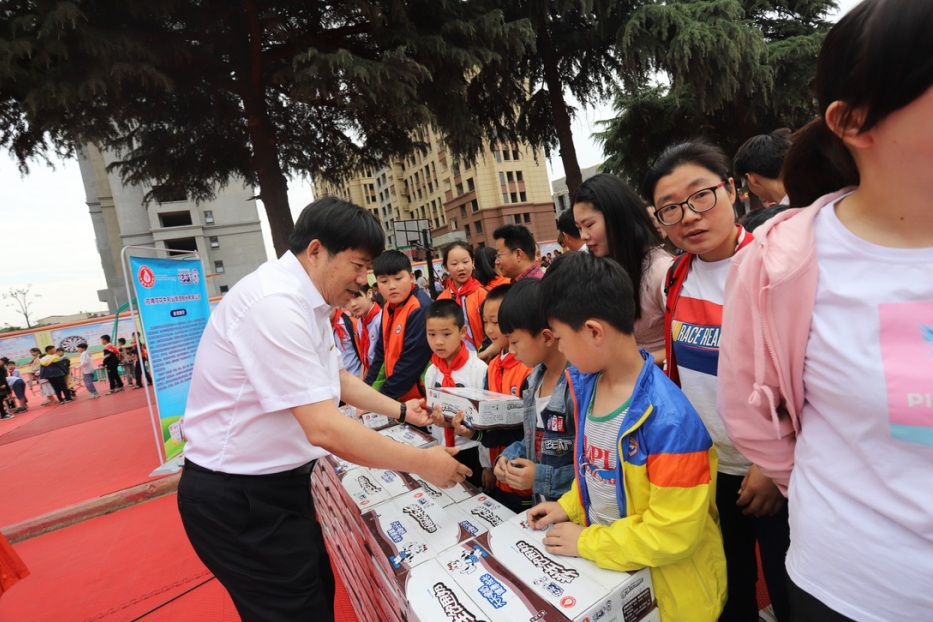 B体育在线平台（中国）官网|六一关爱儿童，让爱洒满人间