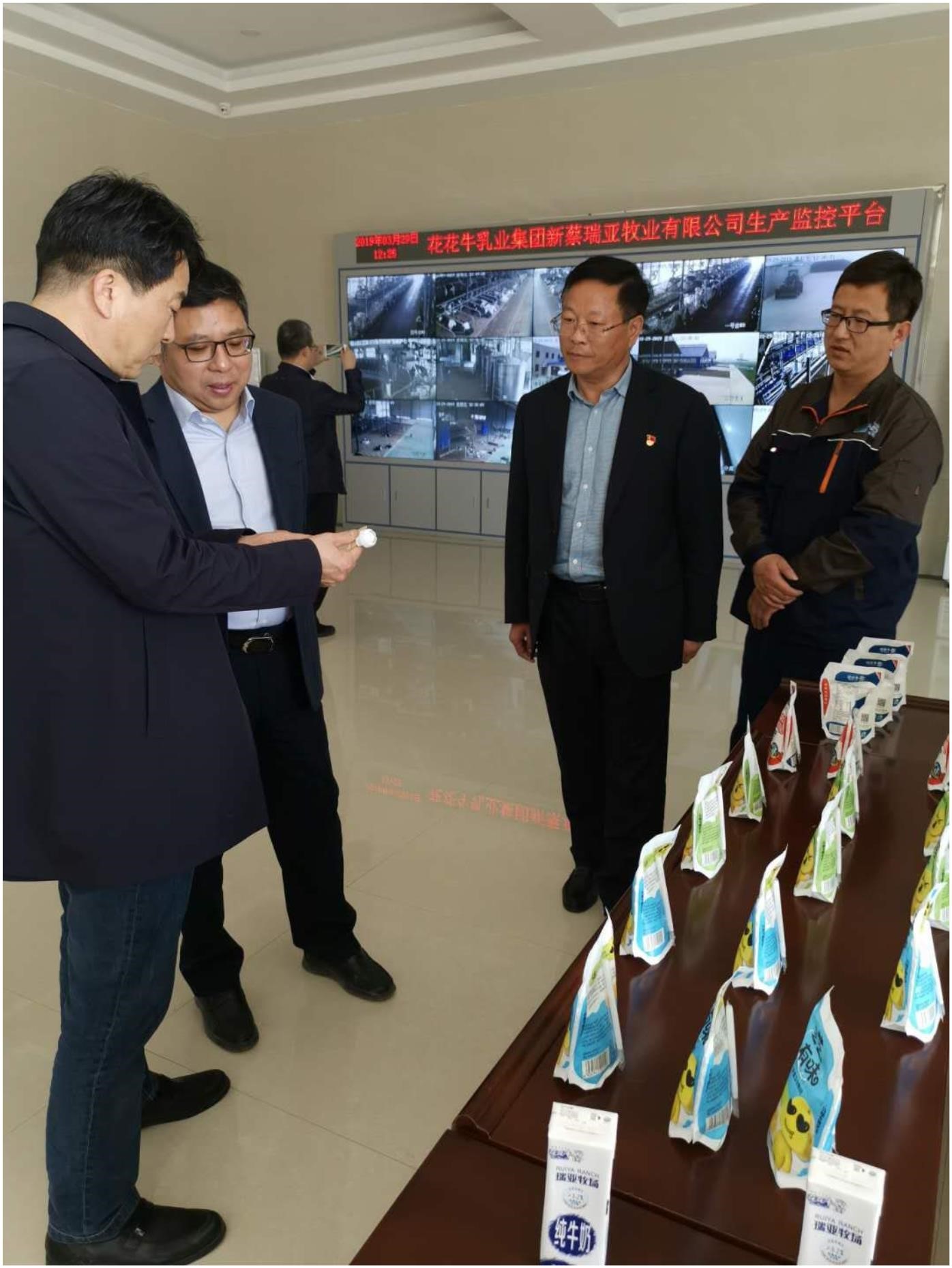 中国建设银行河南省分行行长石永拴 莅临B体育在线平台（中国）官网新蔡瑞亚牧业有限公司考察调研