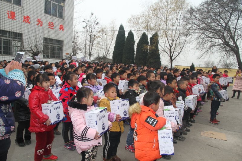 B体育在线平台（中国）官网精准扶贫暖冬公益行走进登封市刘家沟