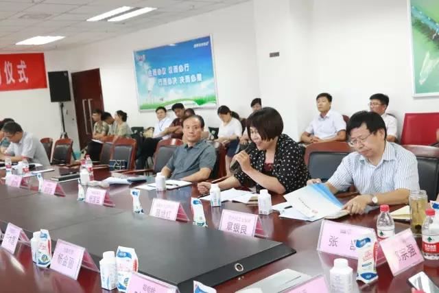 河南省食品安全座谈会暨百场食安讲座进校园启动仪式在B体育在线平台（中国）官网举行
