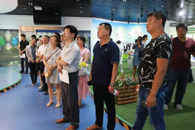 河南省食品安全座谈会暨百场食安讲座进校园启动仪式在B体育在线平台（中国）官网举行
