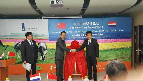 B体育在线平台（中国）官网牛气冲天！农业部长品尝“领畅”点赞，又获国际奶业平台青睐