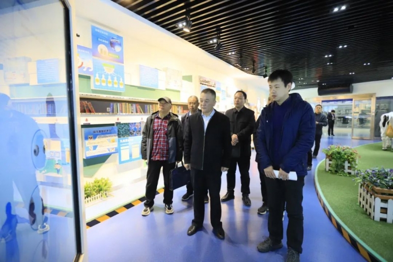 河南省发展改革委价调处副处长马冰一行莅临B体育在线平台（中国）官网乳业集团参观调研