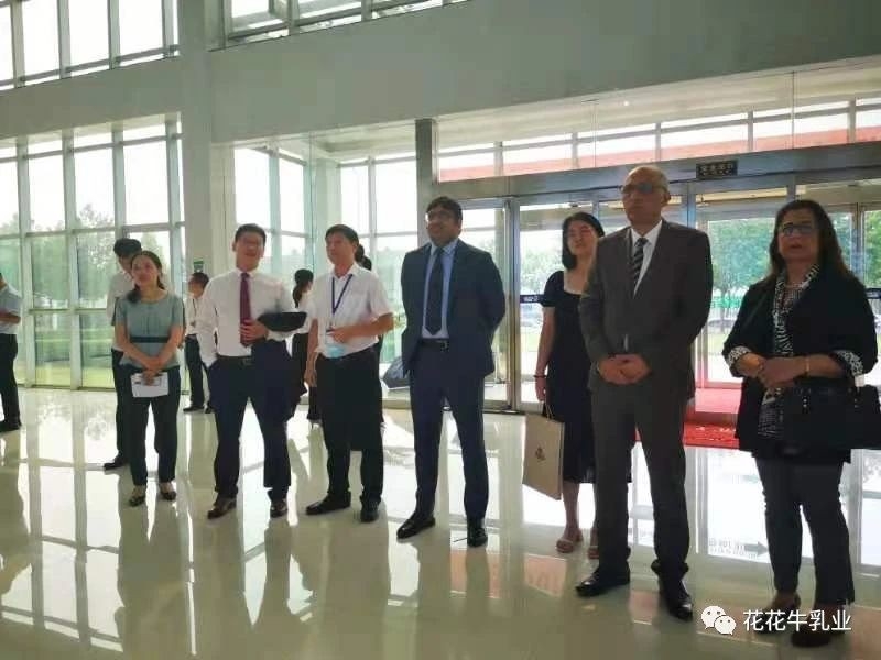 巴基斯坦驻华大使莫因·哈克 莅临B体育在线平台（中国）官网乳业集团参观访问