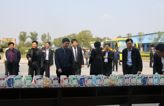 河南省农牧业产业扶贫工作观摩团莅临B体育在线平台（中国）官网集团·鲁山瑞亚牧业有限公司参观考察