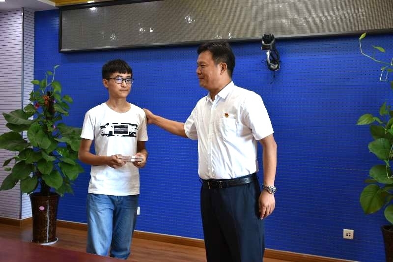 B体育在线平台（中国）官网济困解难，助力学子圆梦香江