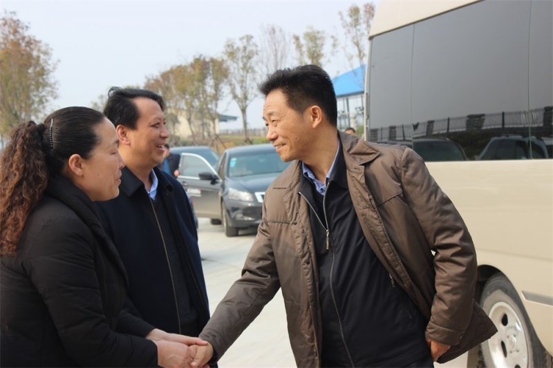 河南省财政厅副厅长庞学孟一行莅临B体育在线平台（中国）官网集团养殖事业部鲁山瑞亚牧业有限公司调研