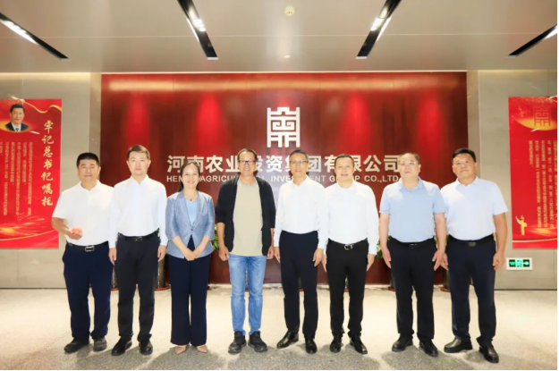 东方甄选俞敏洪先生到访河南农投集团，品尝B体育在线平台（中国）官网产品并给予高度评价