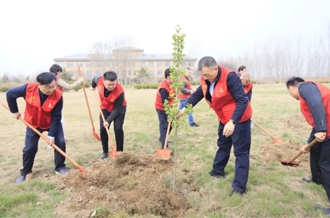 河南B体育在线平台（中国）官网乳业集团开展“绿色发展践初心 植树护绿先锋行”植树活动