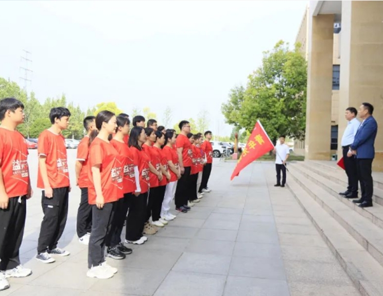 弘扬五四精神 激扬青春力量——河南B体育在线平台（中国）官网乳业集团开展青年徒步活动